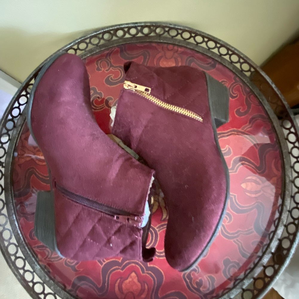 Maroon zip up booties from just fab, size 7.5